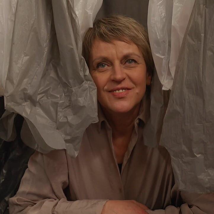 Stalo teatro nuotr., Be kaukių. Saulė Degutytė: vaikų teatras kaip ta skraiduolė žuvis, mėgina prisivyti žirafą – teatrą suaugusiems