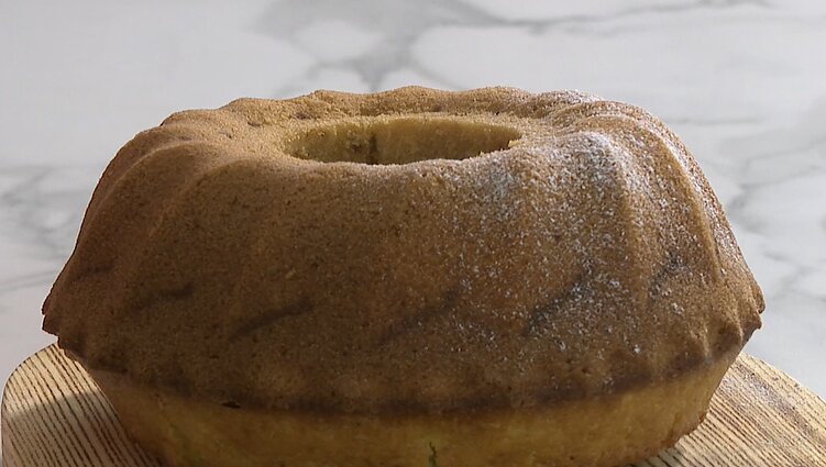 Svečiams pavaišinti – netikėtu skoniu nustebinsiantis pyragas: siūlo išsikepti apelsininį alyvuogių aliejaus keksą