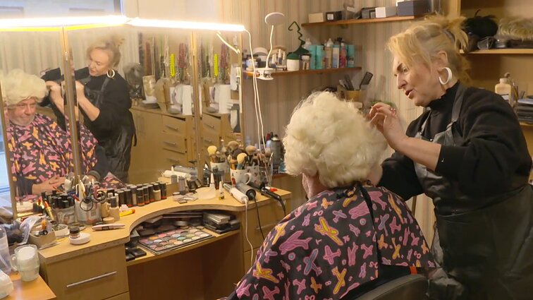 Dviračio žinios. Kirpėja: šukuosena yra neatsiejama politikos dalis!