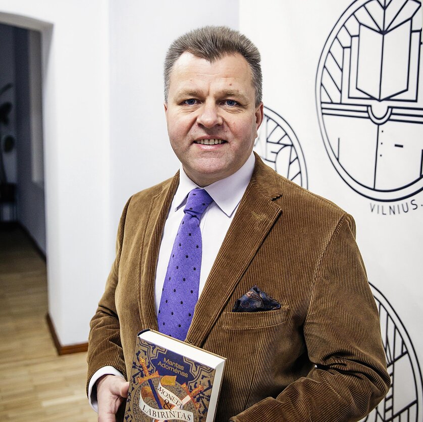 M. Morkevičiaus nuotr., Homo cultus. Istoriko teritorija. Didysis pasišventėlių, avantiūristų bei pragmatikų žaidimas: šnipų romanas „Moneta & labirintas“