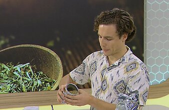 Andrius Vitkauskas ruošia matės arbatą