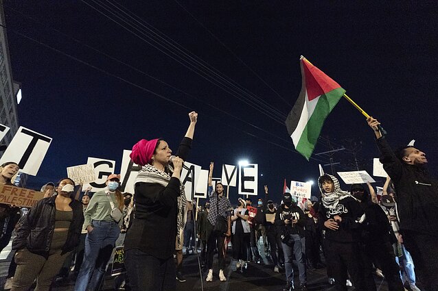 Šimtai protestuotojų išėjo į Tel Avivo gatves ir blokavo pagrindinį greitkelį: reikalauja „Hamas“ paimtų įkaitų išlaisvinimo