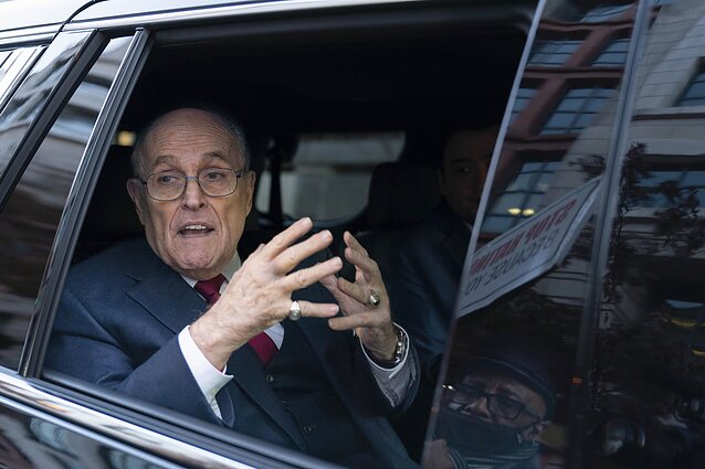 Žinios. Trumpo advokatas Rudy Giuliani dviems Džordžijos rinkimų darbuotojoms turės sumokėti 148 mln. dolerių