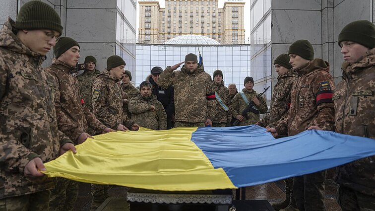 Netoli fronto Donbase gyvenantys ukrainiečiai pasitinka dar vieną karo žiemą: dalis ją ir vėl leidžia daugiabučių rūsiuose