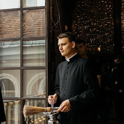 Švelnūs tardymai. Kunigas Gabrielius Satkauskas: Gal man vyskupai uždraus eiti į laidas, bet aš tai nepasitikiu bažnyčia