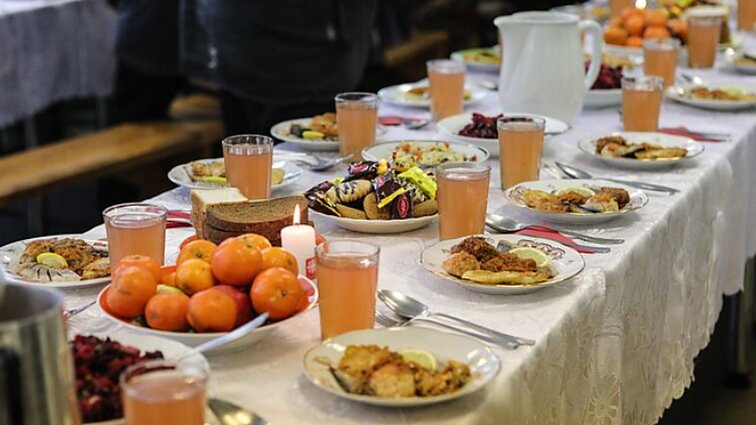 Populiarėja Kūčių vakarienės patiekalus užsisakyti iš restoranų: etnologai besiformuojančiai tradicijai nepritaria
