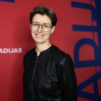 Čia ir dabar. „Šiuolaikiniams vaikams brukami nereikalingi dalykai, o labiausiai reikalingi – pamirštami“. Su psichologe Egle Ramanauskaite