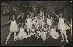 Pradinės mokyklos mokinių kalėdinis spektaklis (1936 m.)