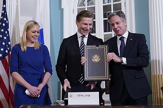 Suomija pasirašė karinio bendradarbiavimo susitarimą su JAV