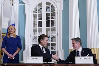 Suomija pasirašė karinio bendradarbiavimo susitarimą su JAV