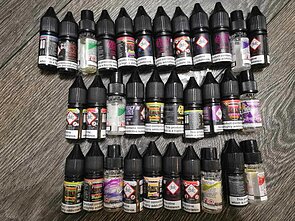Pareigūnai konfiskuotos elektroninės cigaretės ir jų papildymo skysčiai