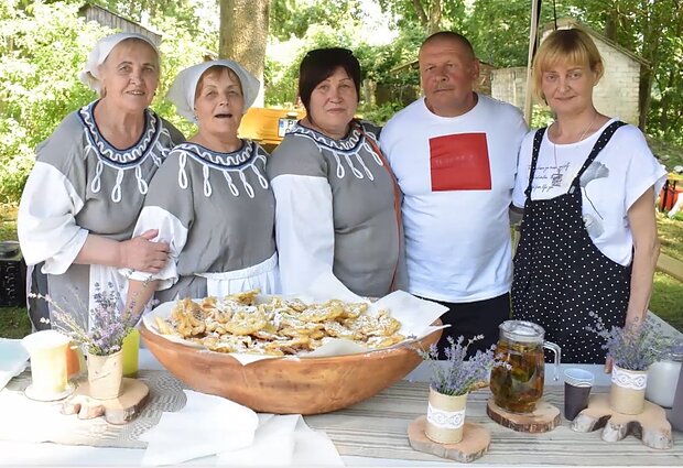 Diliauskų kaimo moterys atgaivino šimtamečius žagarėlių receptus