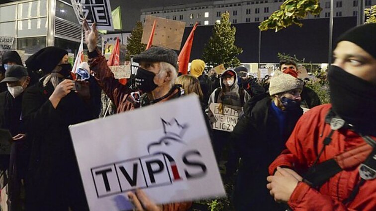 Profesorė apie nutrauktą Lenkijos naujienų kanalo „TVP Info“ transliavimą: būtina atstatyti visuomeninio transliuotojo misiją
