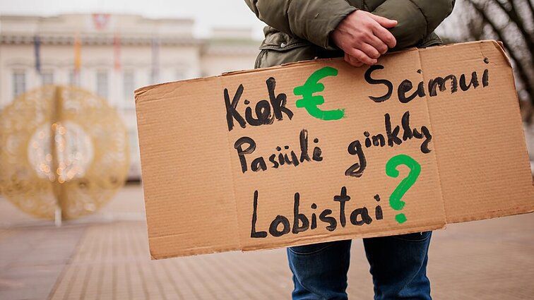 Žinios. Nausėda vetavo Seimo sprendimą įteisinti naktinių taikiklių naudojimą medžioklėje