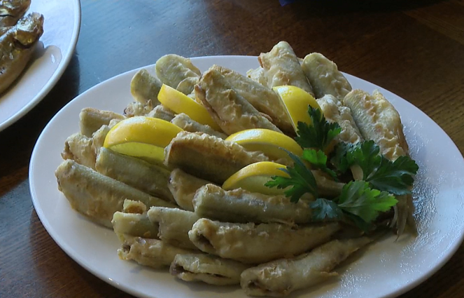 „Gudriausi užsišaldė": turgaus prekeivės atsakė, kodėl šventinis stalas greičiausiai bus be stintų