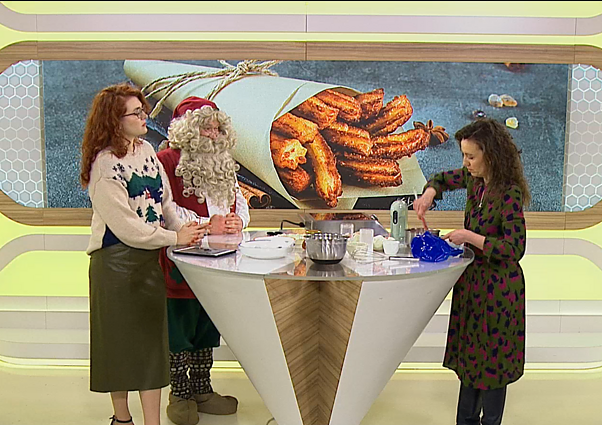 Paskutinės minutės desertas Kalėdų stalui – šiltos „churros“ su cinamoniniu cukrumi