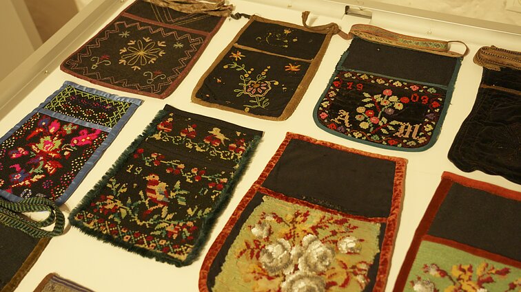 Išsaugota delmonų tradicija, pelkininkų kaimas ir prikeltas Betygalos valsčiaus pastatas