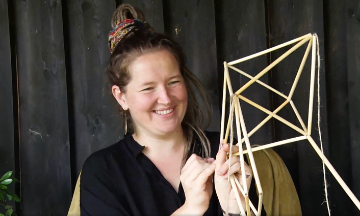 Pati medines skrynias meistraujanti ir šiaudinius sodus rišanti Rūta : negaliu apsiriboti vien maisto gaminimu