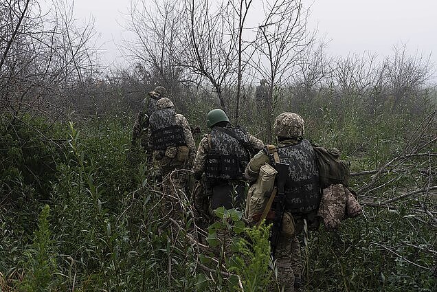 Žinios. Mažiausiai 4 žmonės žuvo, Rusijos pajėgoms intensyviai bombarduojant Chersono sritį