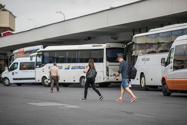 Autobusų bendrovės sako keliančios vairuotojams atlyginimus: trūksta norinčiųjų dirbti