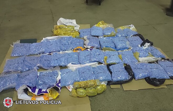 Žinios. Vilniaus pareigūnai sulaikė du latvius, gabenusius 2 mln. eurų vertės ekstazio
