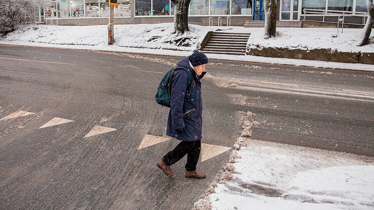 Pasitinkant Naujuosius gali labiau praversti skėtis nei šiltas paltas, o sausio pradžioje tikėtinas žiemiškesnių orų sugrįžimas