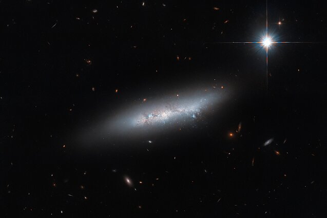 NGC 2814 – netaisyklinga galaktika