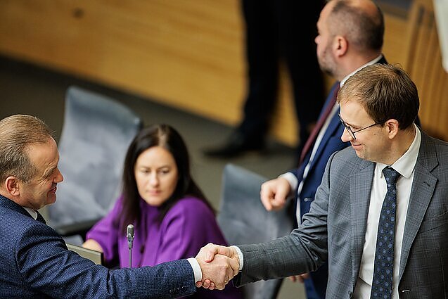 Po nepavykusios apkaltos kalėjime sėdinčiam Gapšiui, Seime gimsta iniciatyvos keisti įstatymus