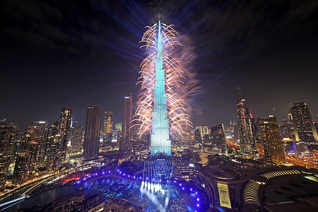 Naujieji ritasi per pasaulį: Dubajuje fejerverkų pasirodymą surengė prie aukščiausio pastato pasaulyje