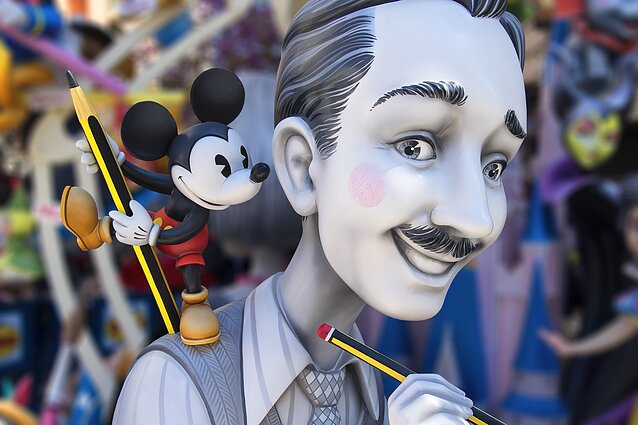 Atvirukas su Waltu Disney‘jumi ir jo įgarsintu personažu Peliuku Mikiu 
