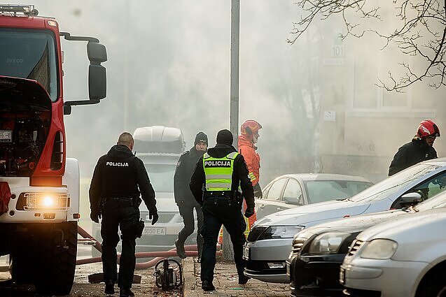 Žinios. Mažiausiai vienas žmogus žuvo per gaisrą daugiabutyje Vilniuje