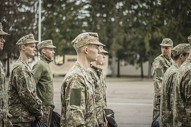 Įvardijo savanoriškos karo tarnybos naudas: ne tik didesnės išmokos, bet ir galimybė rinktis tarnybos vietą