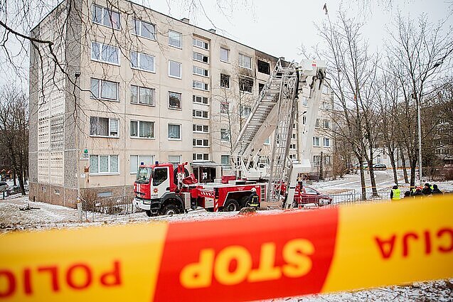 Daliai Viršuliškėse sprogusio daugiabučio gyventojų leista pasiimti svarbius daiktus: namas neeksploatuojamas