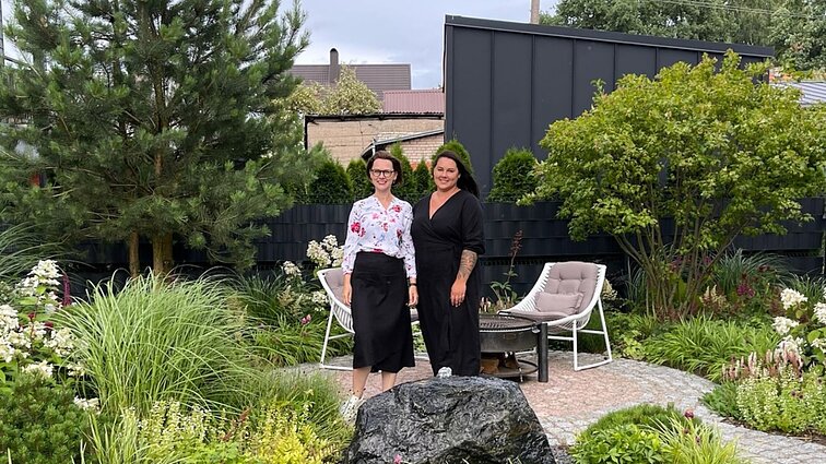 60 kv.m. kiemelyje – įspūdingi augalai ir čiurlenantis fontanas: kraštovaizdžio dizainerė atsakė, kokius augalus sodinti pavėsyje