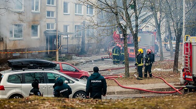 „Padėtos bombos, buvo suplanuota“: nelaimė Viršuliškių daugiabutyje netruko apaugti sąmokslo teorijomis