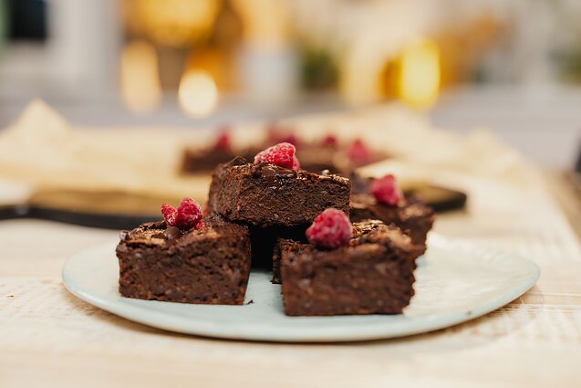 Šokoladainis be jokio pridėtinio cukraus: desertas iš kakavos, datulių ir saldžiųjų bulvių