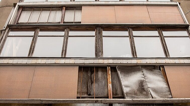 Po gaisro daugiabutyje – blokinių namų gyventojų nerimas: kartais baisu išeiti į balkonus, gali griūti