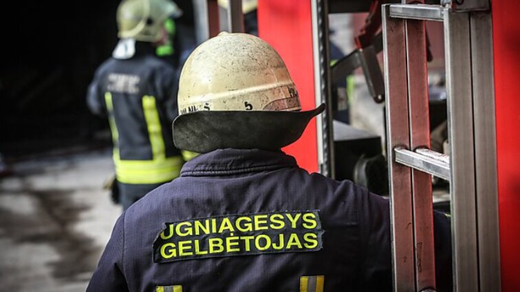 Dūmų detektorius turėti privaloma, tačiau juos įsirengę yra ne visi: specialistai tikisi žmonių sąmoningumo