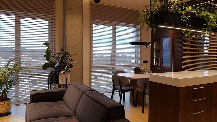 Saulė nuo ryto iki vakaro: prabangiame būste Vilniaus centre – erdvi terasa, leidžianti gėrėtis sostinės panorama