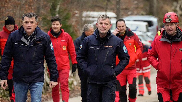 Žinios. Slovėnijoje gelbėtojai evakavo užtvindytame urve nuo savaitgalio įstrigusius žmones