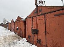 Garažai, kur rasta pagrobta mergaitė ir įtariamasis Garažai, kur rasta pagrobta mergaitė ir įtariamasis