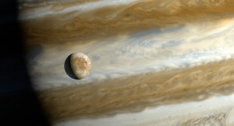 Jupiterio orbitoje skriejančios Europos vaizdas