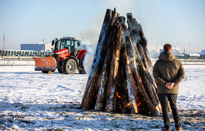 Žinios. Žemdirbiai nusprendė tęsti protestus, naują jų etapą planuojama surengti sausio pabaigoje