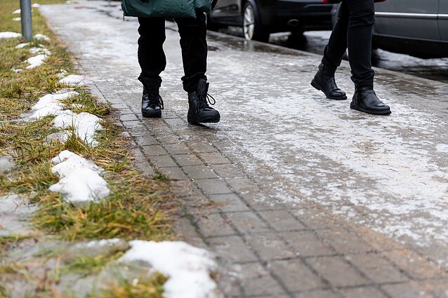 Slippery sidewalks in Vilnius Slippery sidewalks in Vilnius