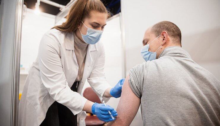 Per mėnesį pasaulyje užregistruota beveik 10 tūkst. mirčių nuo COVID-19: gydytojai įspėja - virusas mutuoja ir išlieka didele grėsme