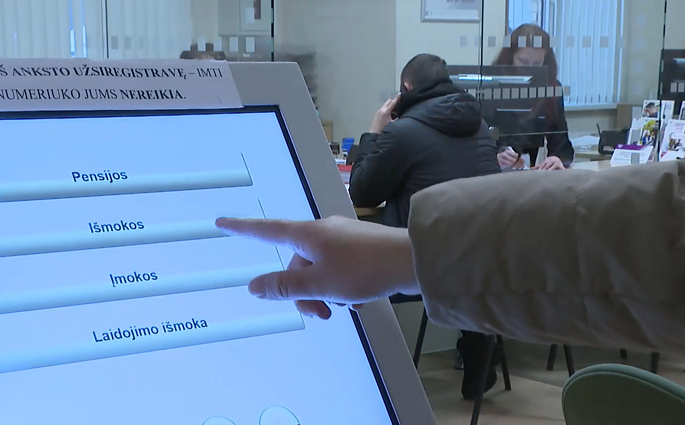 Regos negalią turintys žmonės įstaigose susiduria su sunkumais: eilių valdymo sistemos per sudėtingos