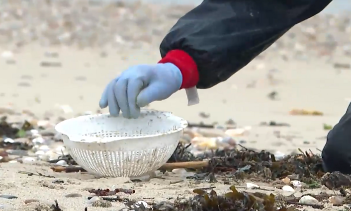 Šiaurės Ispanijos pakrantėse – plastiko tarša: paplūdimiai nusėti nesuyrančiomis granulėmis