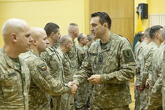 Lietuvos kariai išvyko į dar vieną ukrainiečių rengimo misiją Jungtinėje Karalystėje