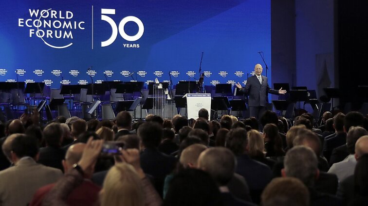 Politologas apie Davoso forumą: yra valstybių, kurios spaudžia Zelenskį sėsti prie derybų stalo su Putinu