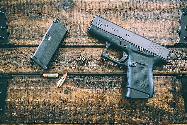 Ginklų savininkų psichinės sveikatos kontrolės spragas aptaręs psichiatras: šiek tiek juokinga, kad tik dabar apie tai kalbame